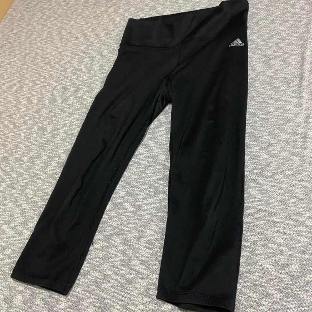 Adidas black athletic pants capri high rise women M. SKUA4